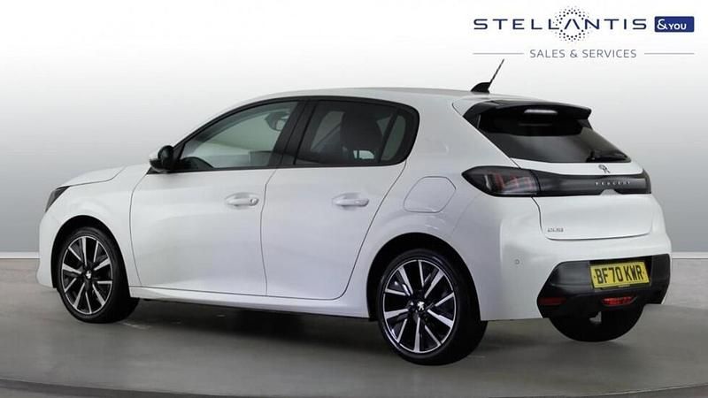 Used Peugeot 208 Allure Premium 99 HP (72 kW) 2020 White Hatchback