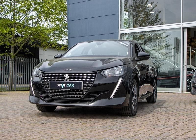 Used Peugeot 208 Allure+ 99 HP (72 kW) 2023 Black Hatchback