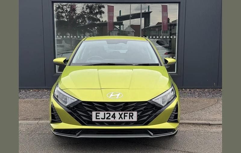 Used Hyundai i20 Advanced 99 HP (72 kW) 2024 Yellow Hatchback