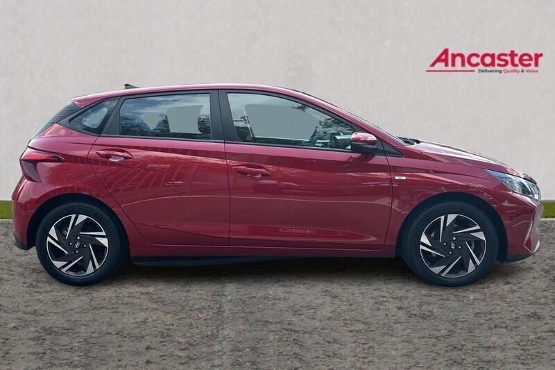 Used Hyundai i20 SE 99 HP (72 kW) 2021 Red Hatchback