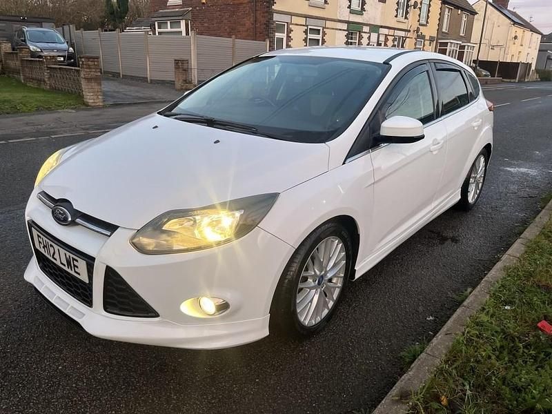 Used Ford Focus Zetec 115 HP (84 kW) 2012 White Hatchback
