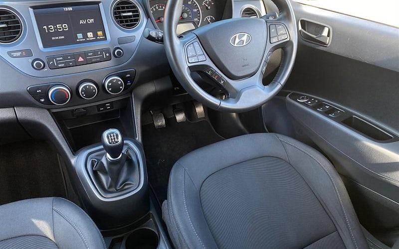 Usado Hyundai i10 67 HP (49 kW) 2019 Branco Citadino