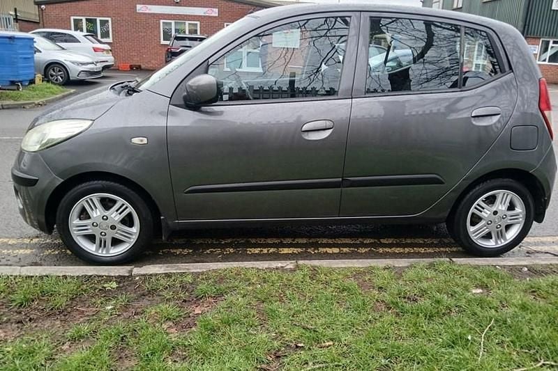 Used Hyundai i10 Comfort 77 HP (56 kW) 2010 Grey Hatchback