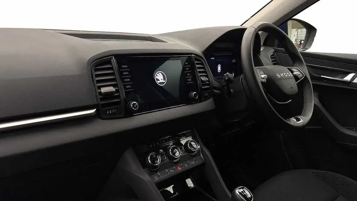 Używany Skoda Karoq SE 113 KM (83 kW) 2025 Niebieski SUV