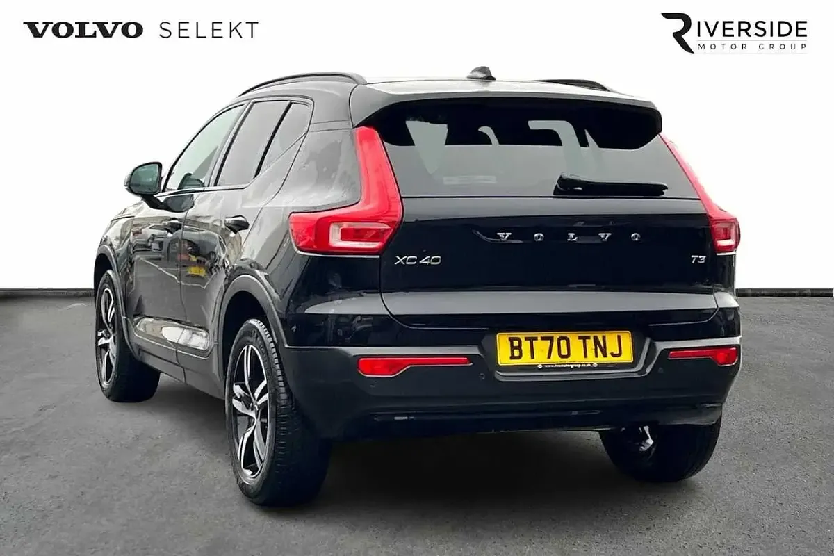 Used Volvo XC40 R-Design 163 HP (119 kW) 2021 Onyx black SUV