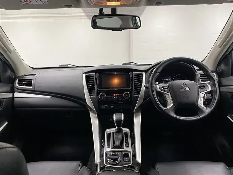 Used Mitsubishi Shogun 2020 White SUV