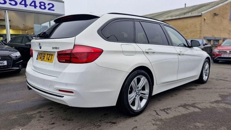 Used BMW 318 Sport Line 2018 White Estate