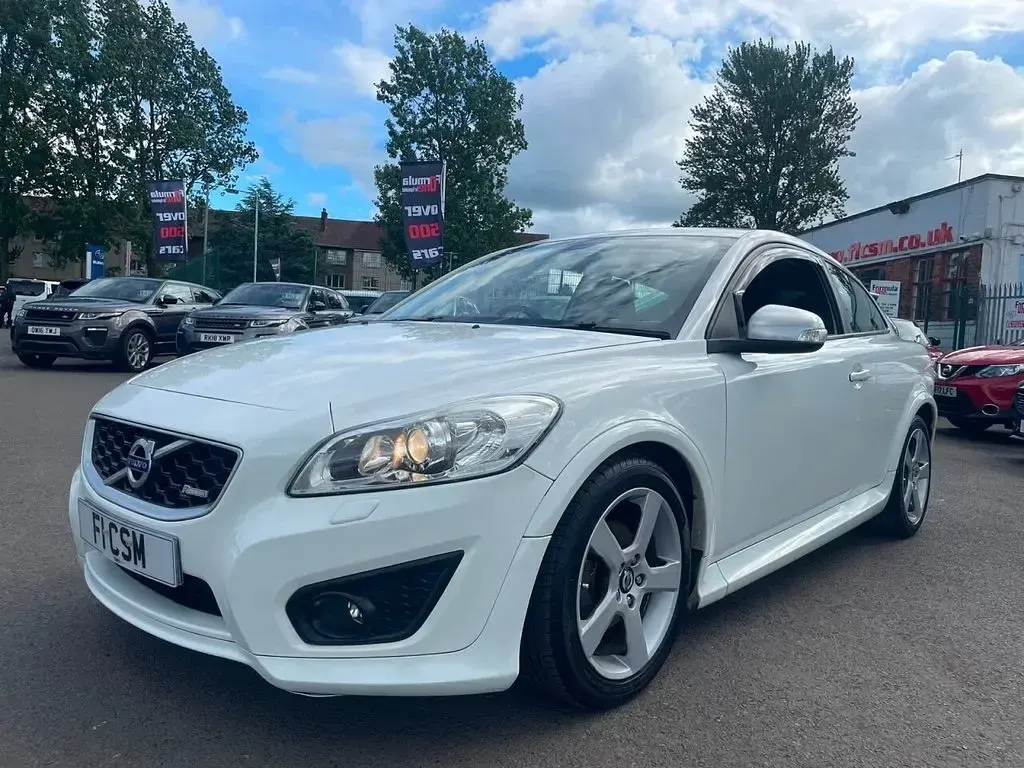 Used Volvo C30 R-Design 145 HP (106 kW) 2012 White Hatchback