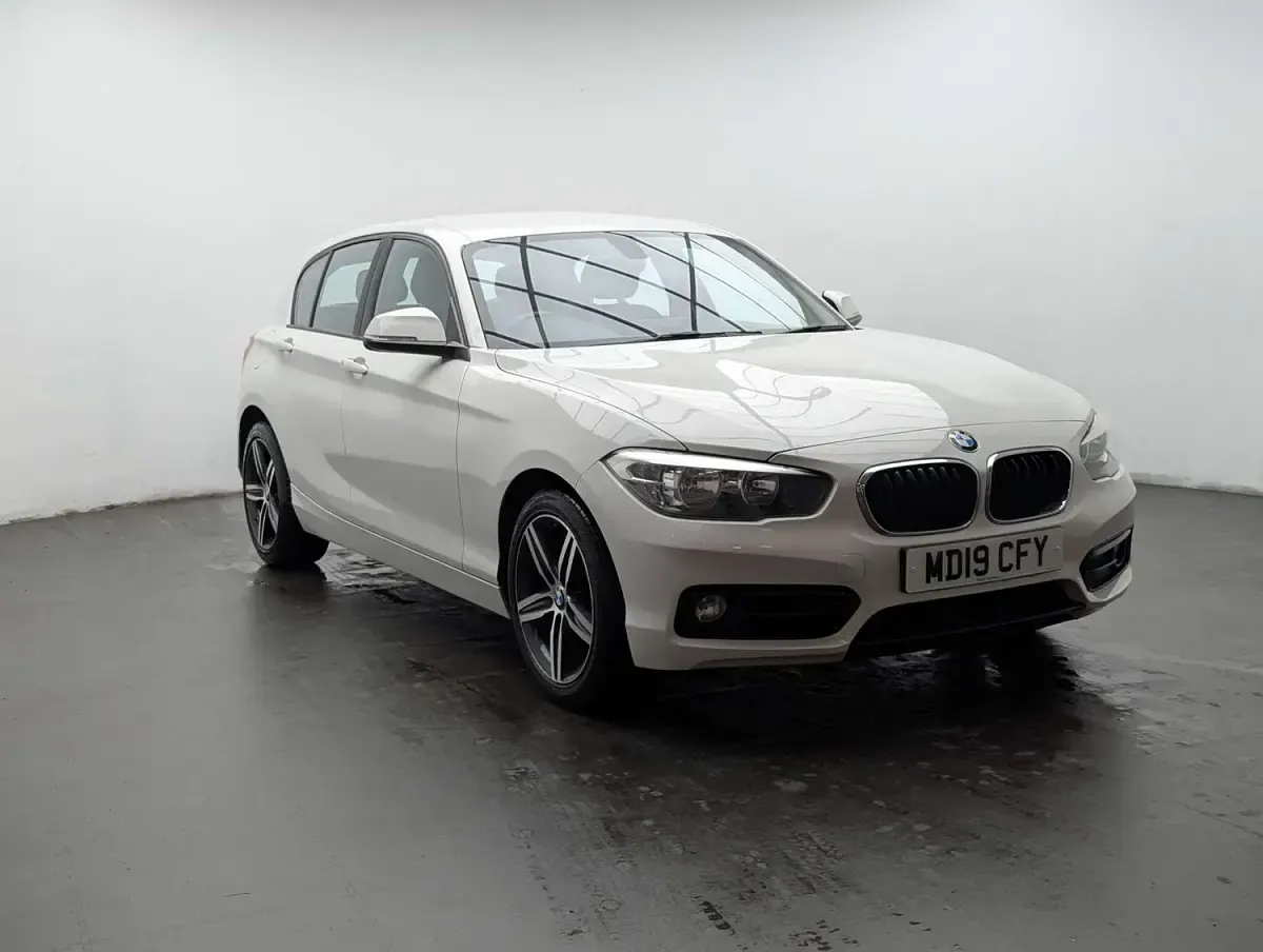 Used BMW 118 Sport Line 2019 White Hatchback