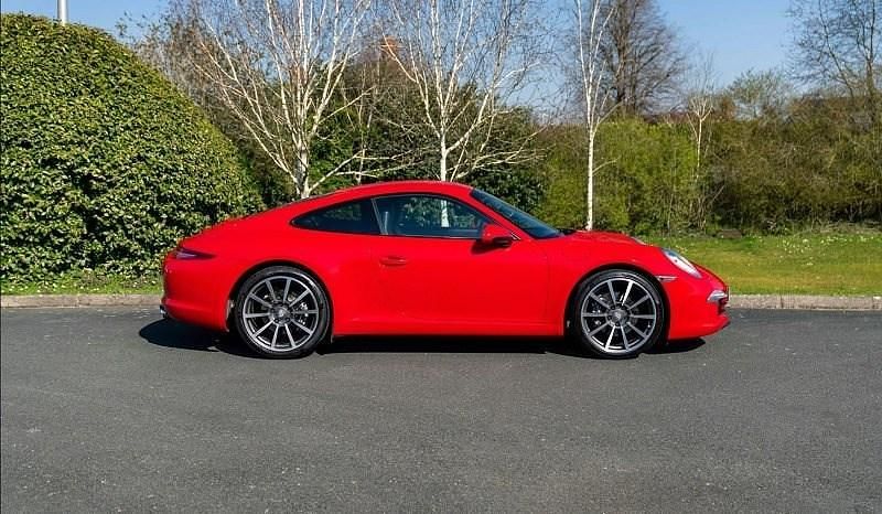 Used Porsche 911 350 HP (257 kW) 2015 Red Coupe
