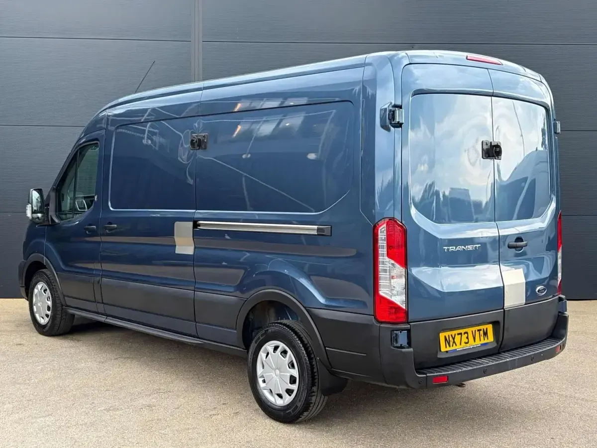 Begagnad Ford Transit Trend 2023 Blå