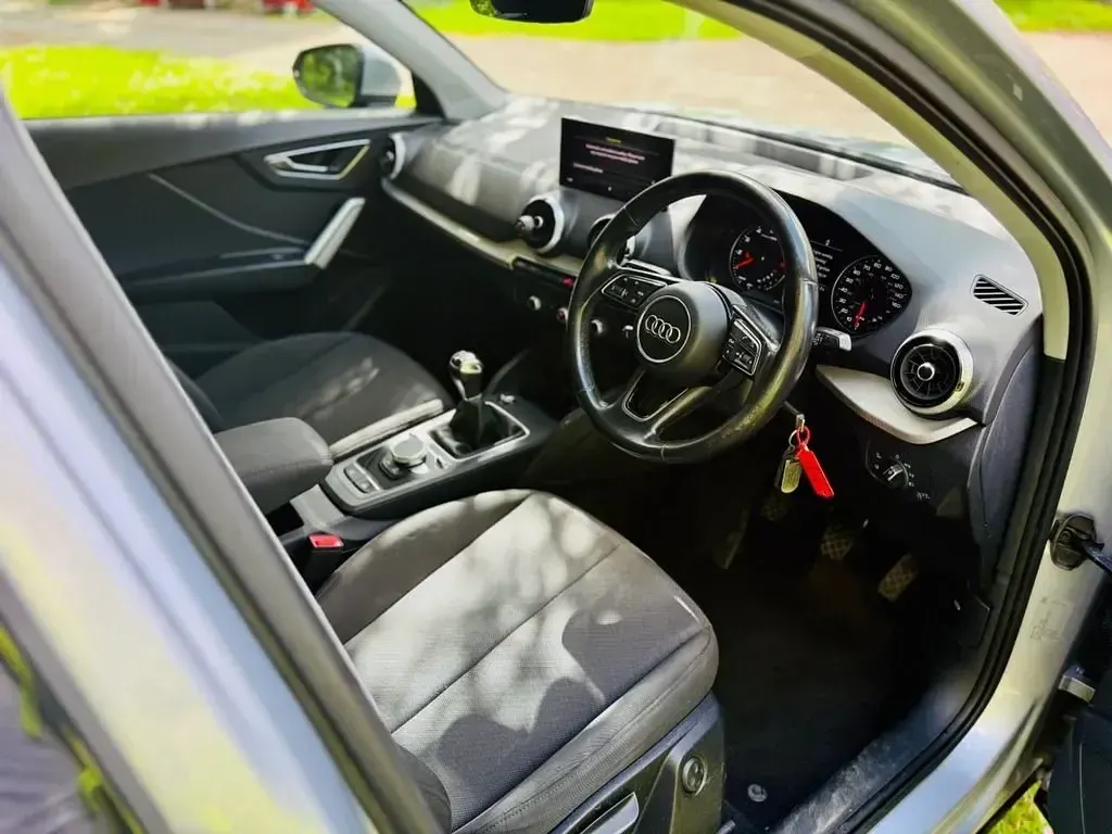 Begagnad Audi Q2 Design 110 HK (80 kW) 2021 Silver SUV