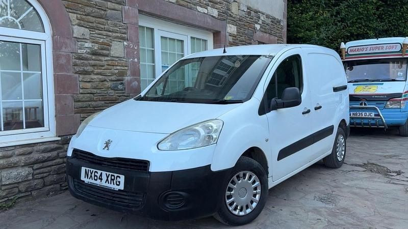 White Used 2014 Peugeot Partner S MPV | £1,995 (Good price) - Image 1/4