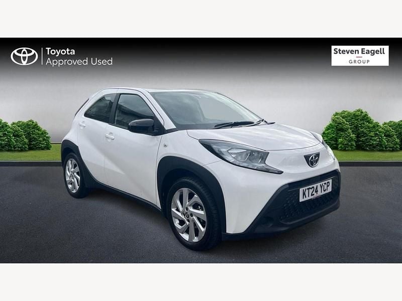 Used Toyota Aygo X PURE 72 HP (52 kW) 2024 White SUV