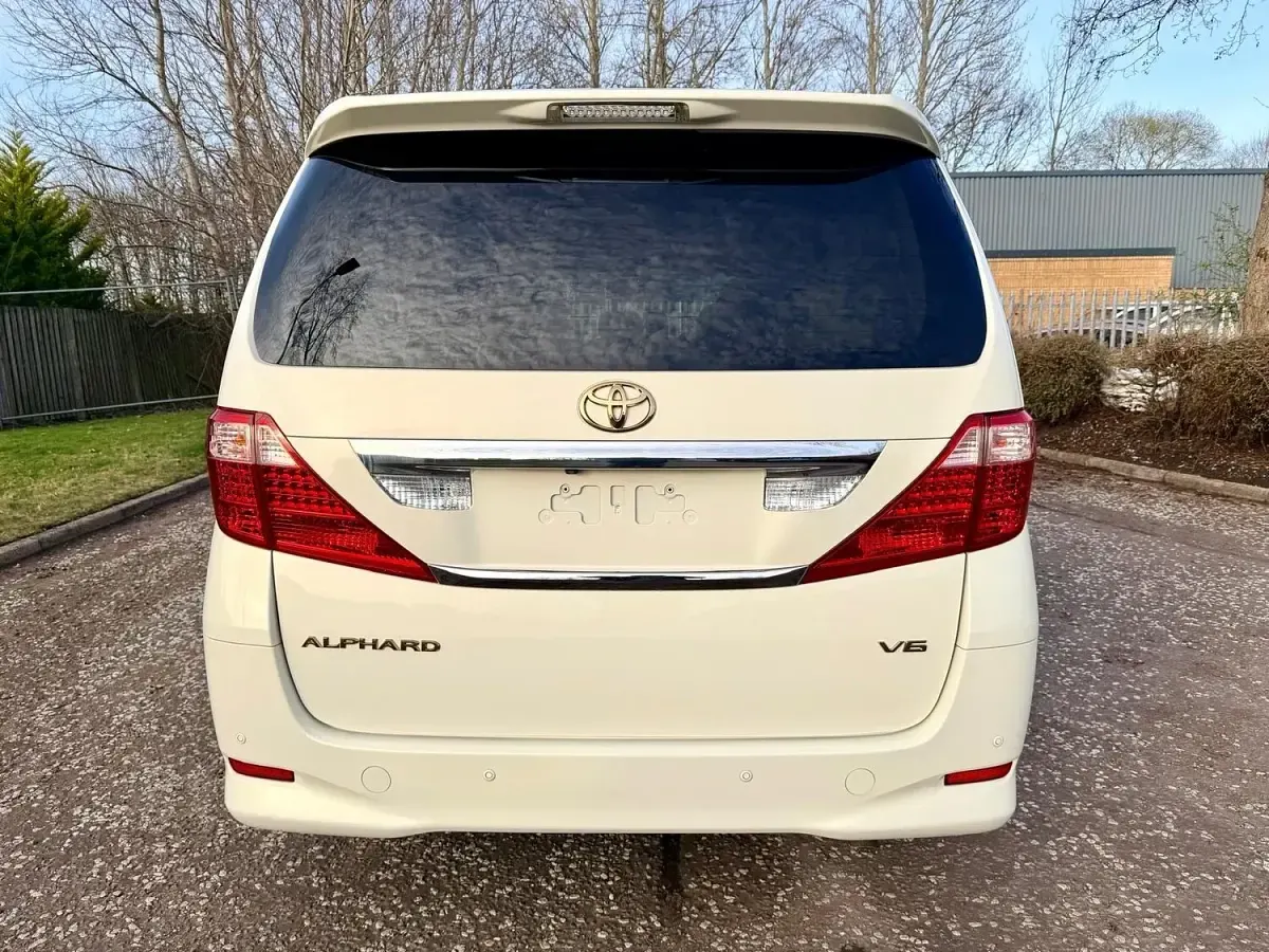 Used Toyota Alphard Edition 2008 Pearl white MPV