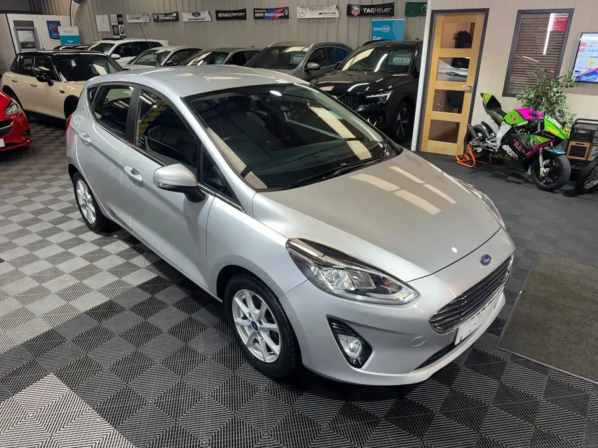 Used Ford Fiesta Zetec 100 HP (73 kW) 2017 Silver Hatchback