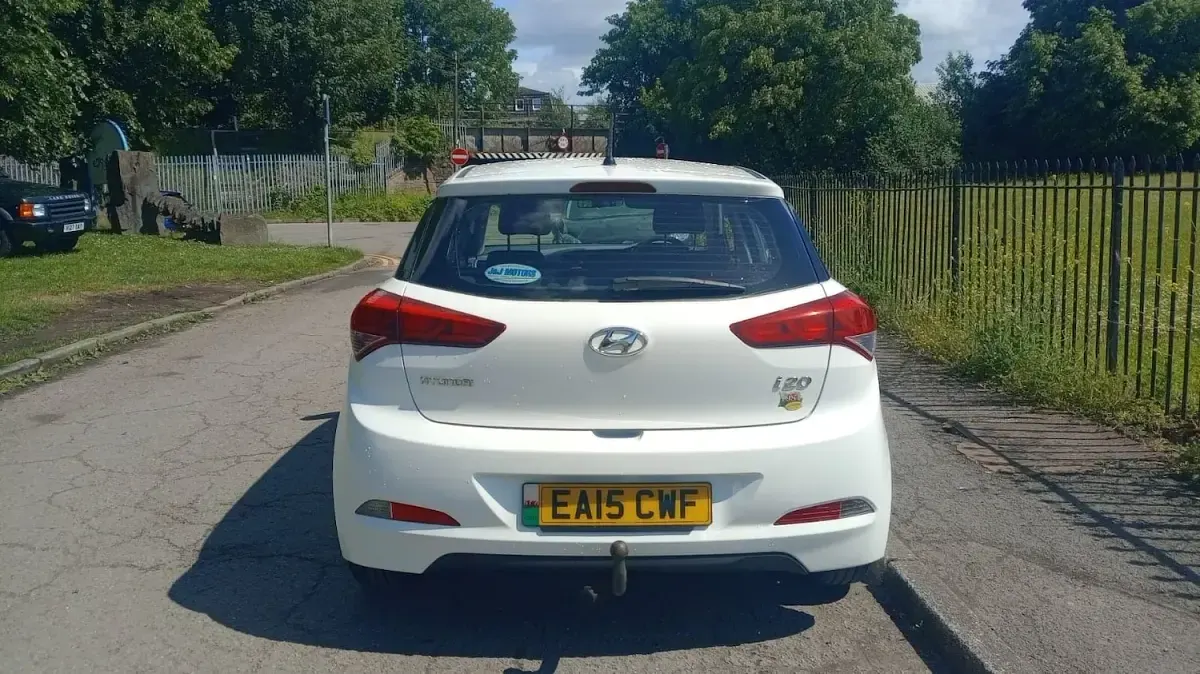 Used Hyundai i20 84 HP (61 kW) 2015 White Hatchback