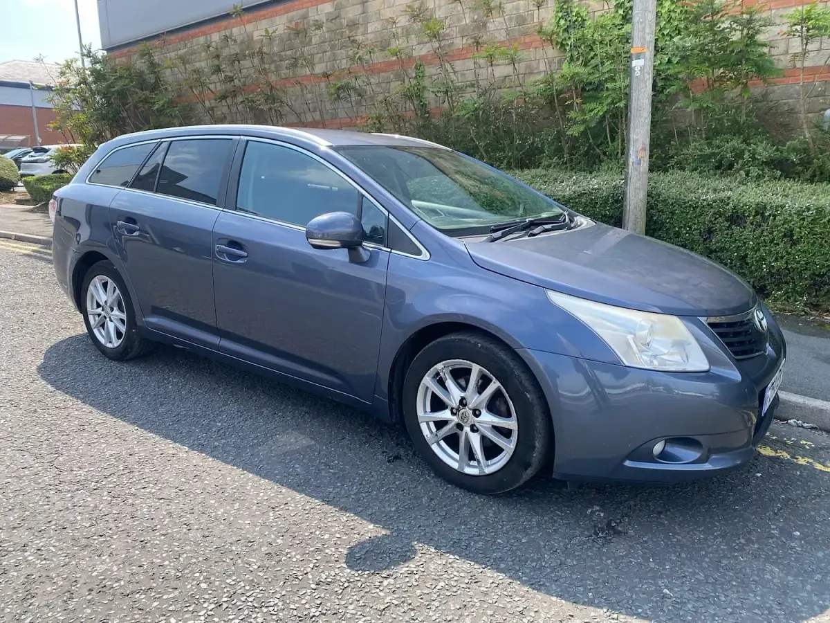 Used Toyota Avensis 126 HP (92 kW) 2011 Blue Estate