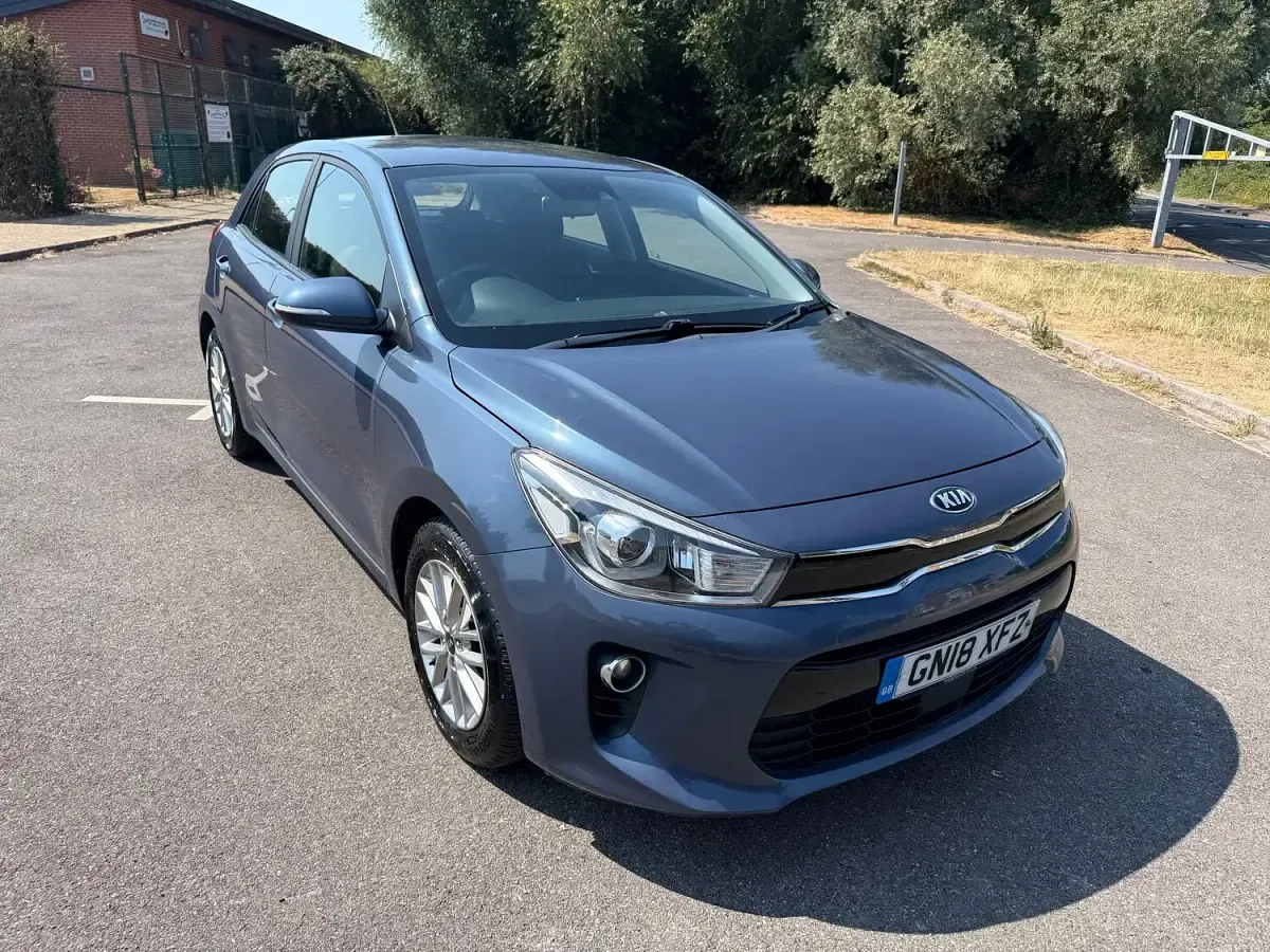 Used Kia Rio 99 HP (72 kW) 2018 Blue Hatchback