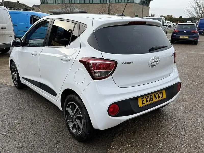 Used Hyundai i10 Premium 87 HP (63 kW) 2018 White Hatchback