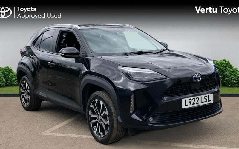 Used 2025 Toyota Yaris Hybrid Design Estate | £19,582 (Super price) - Image 1/4