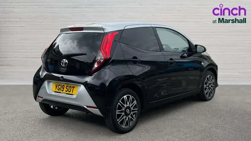 Używany Toyota Aygo X-clusiv 72 KM (52 kW) 2019 Czarny Hatchback