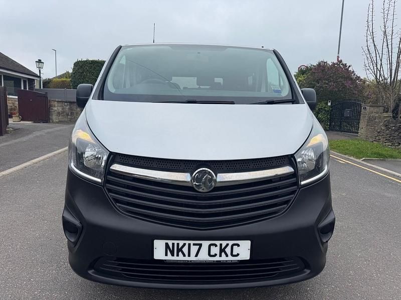 Second-hand Vauxhall Vivaro 2017 Argintiu Monovolum