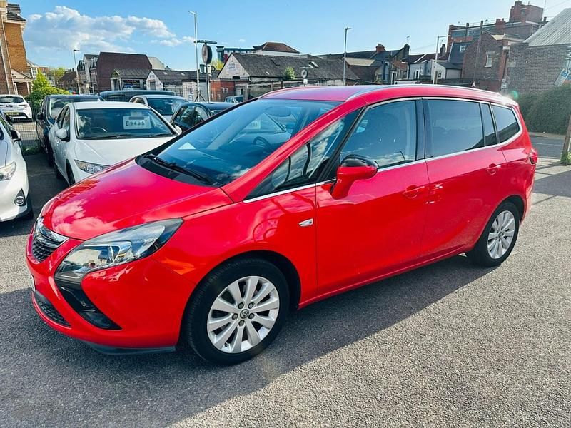 Used Vauxhall Zafira 140 HP (102 kW) 2015 Red MPV