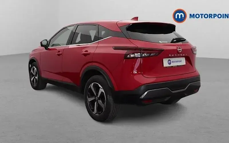 Used Nissan Qashqai N-Connecta 140 HP (102 kW) 2023 Red SUV