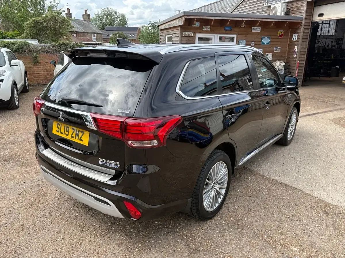 Used Mitsubishi Outlander P-HEV 2019 Black Estate