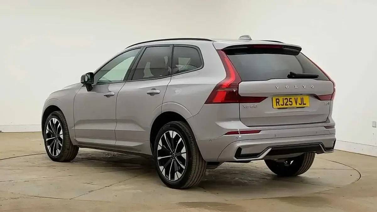 Used Volvo XC60 Ultra 250 HP (183 kW) 2025 Silver SUV