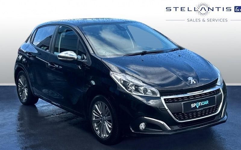 Black Used 2018 Peugeot 208 Signature Sky Hatchback | £7,620 (Fair price) - Image 1/4