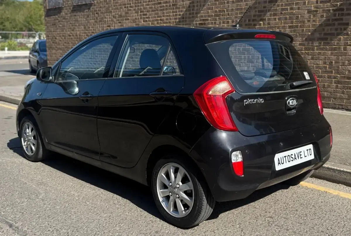 Second-hand Kia Picanto 68 CP (50 kW) 2012 Negru Hatchback