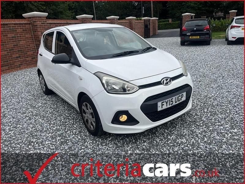 White Used 2015 Hyundai i10 Hatchback | £5,399 (Fair price) - Image 1/2