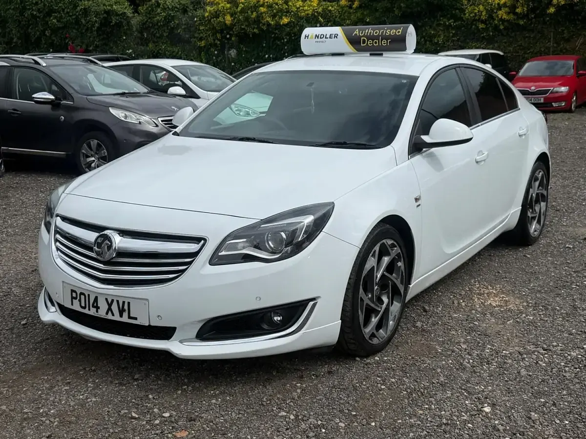 Used Vauxhall Insignia SRi 163 HP (119 kW) 2014 White Hatchback