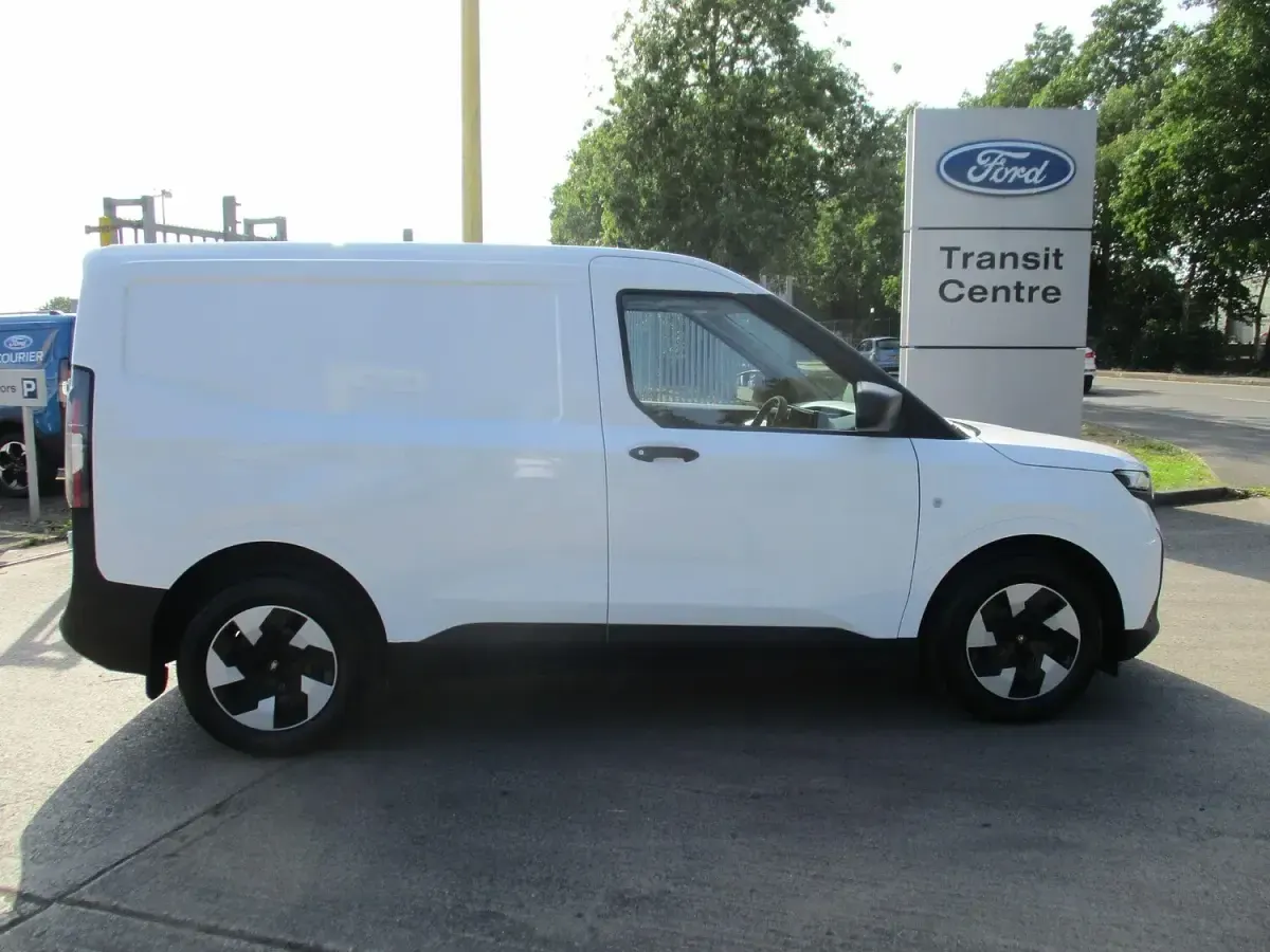 Used Ford Transit Courier Trend 100 kW (136 HP) 2025 White Van