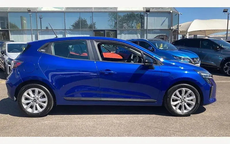 Used Renault Clio Evolution 143 HP (105 kW) 2025 Blue Hatchback
