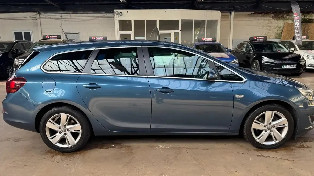Käytetty Vauxhall Astra SRi 165 HP (121 kW) 2015 Sininen Farmari