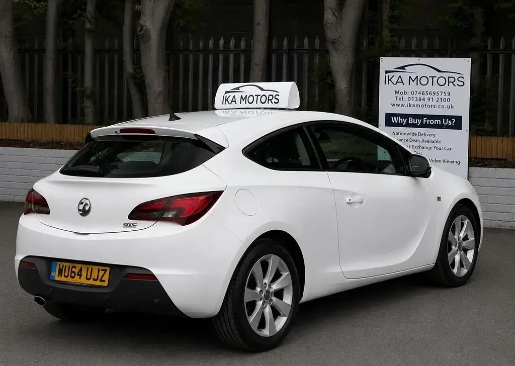 Used Vauxhall Astra GTC Sport 165 HP (121 kW) 2014 White Hatchback