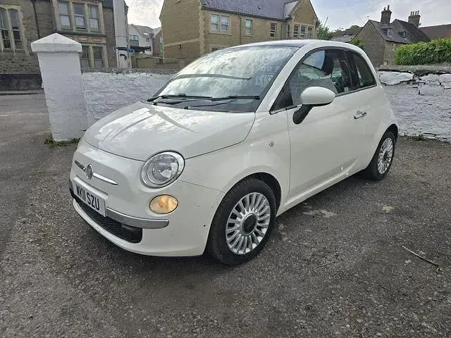 Used Fiat 500 Lounge 69 HP (50 kW) 2010 White Hatchback