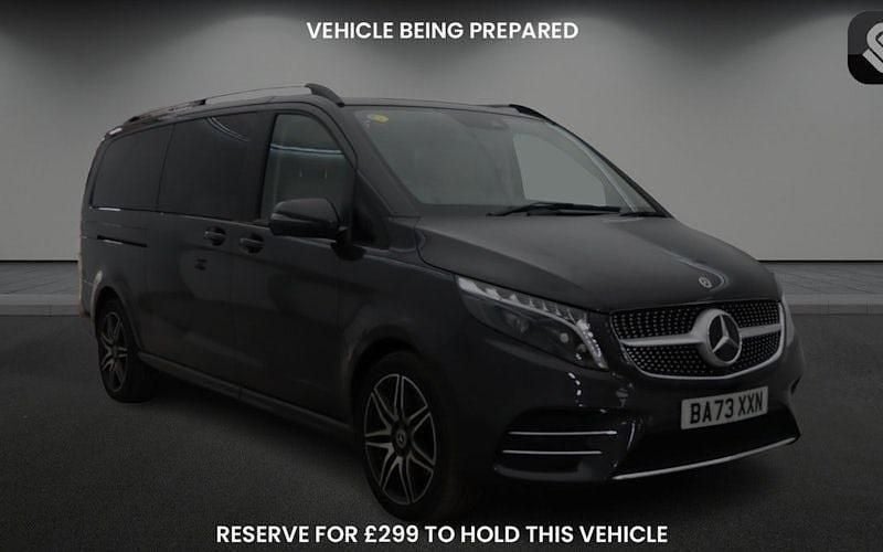 Usado Mercedes V300 AMG line 237 HP (174 kW) 2023 Cinzento Monovolume