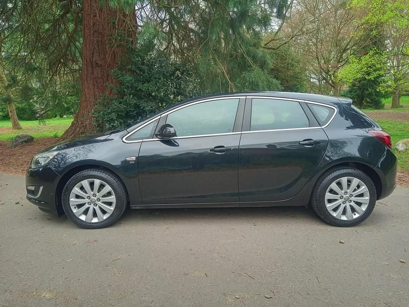 Used Vauxhall Astra Elite 115 HP (84 kW) 2014 Black Hatchback
