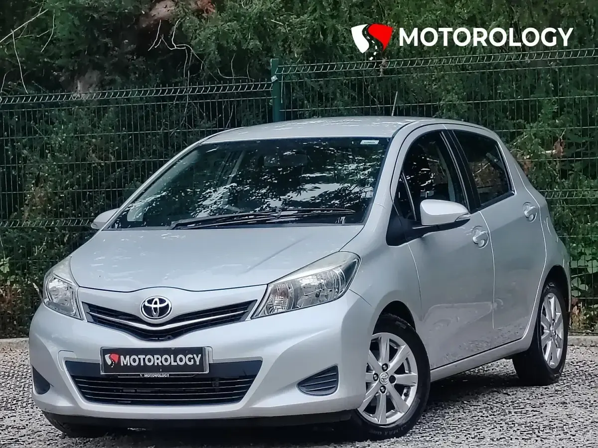 Used Toyota Yaris 90 HP (66 kW) 2011 Silver Hatchback