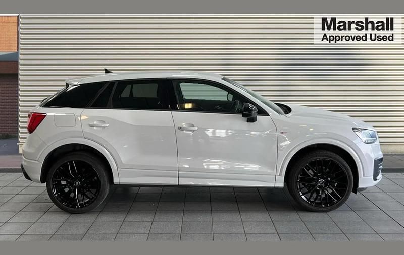 Begagnad Audi Q2 Black Edition 113 HK (83 kW) 2020 Vit SUV