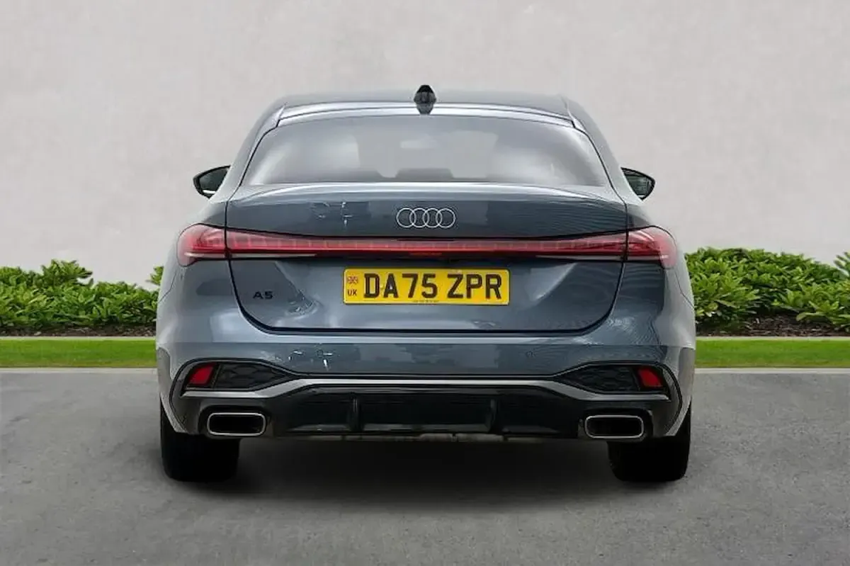 Begagnad Audi A5 S-Line 147 HK (108 kW) 2025 Blå Sedan