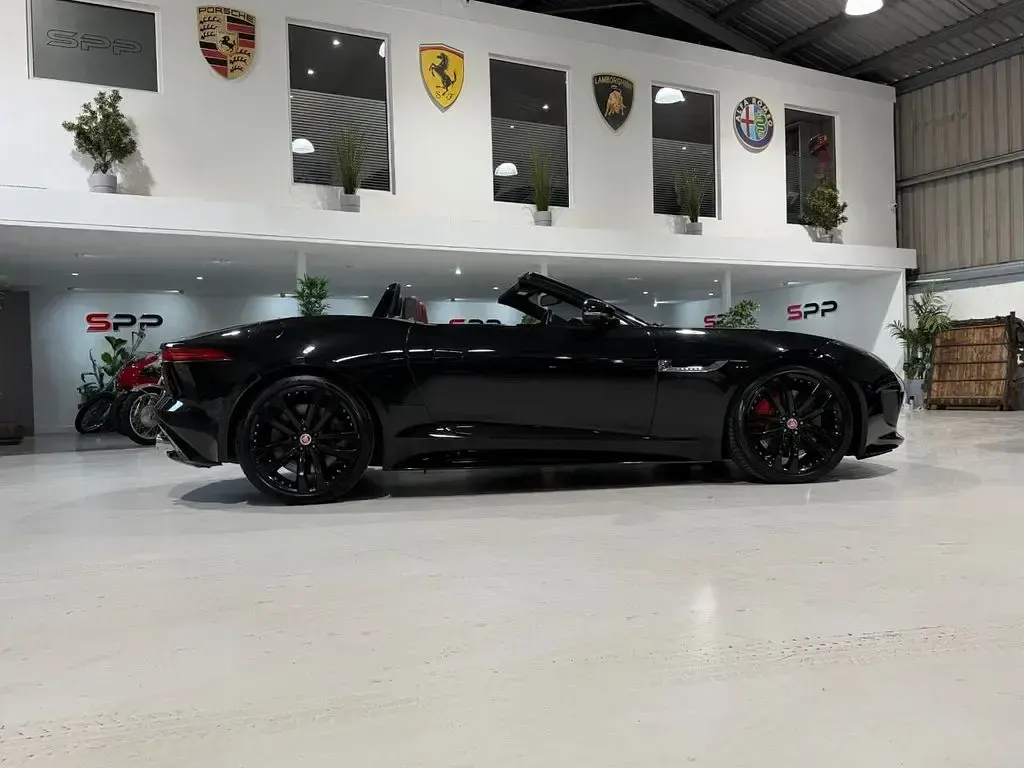 Used Jaguar F-Type Supercharged 550 HP (404 kW) 2016 Black Cabriolet
