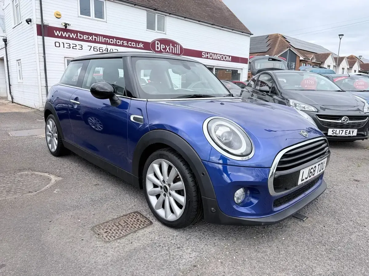 Used Mini Cooper Classic 136 HP (100 kW) 2018 Blue Hatchback