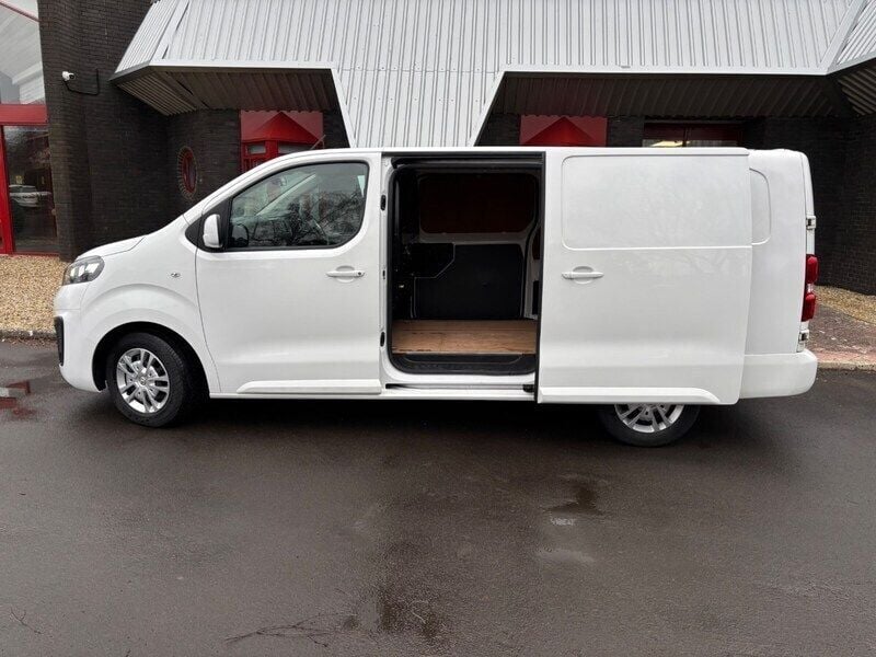 Used Vauxhall Vivaro Sportive 100 HP (73 kW) 2021 White MPV