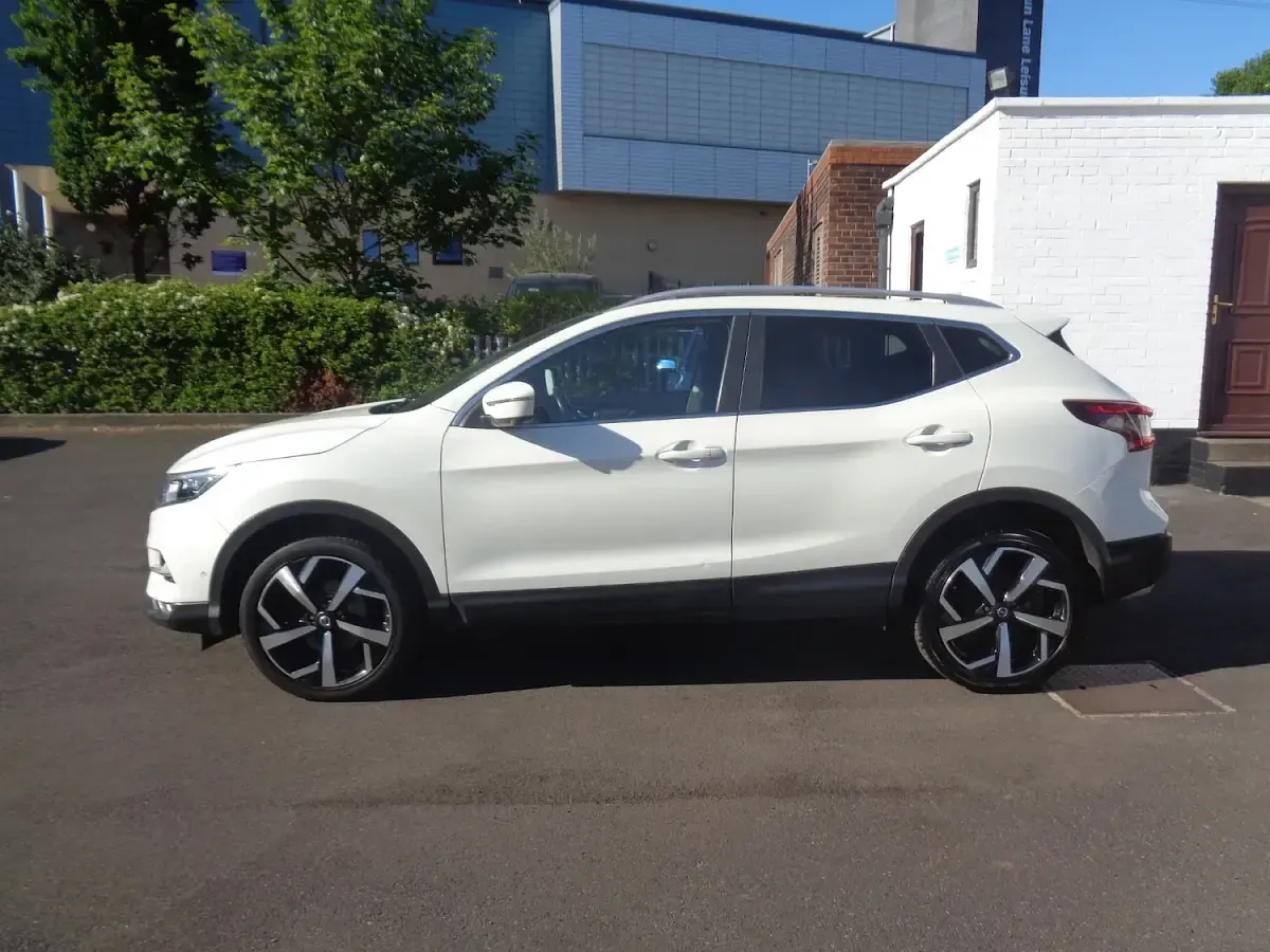 Used Nissan Qashqai Tekna 2018 White SUV