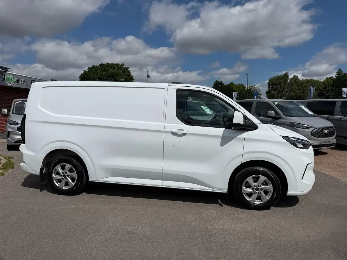Used Ford Transit Custom Limited 136 HP (100 kW) 2024 White Van
